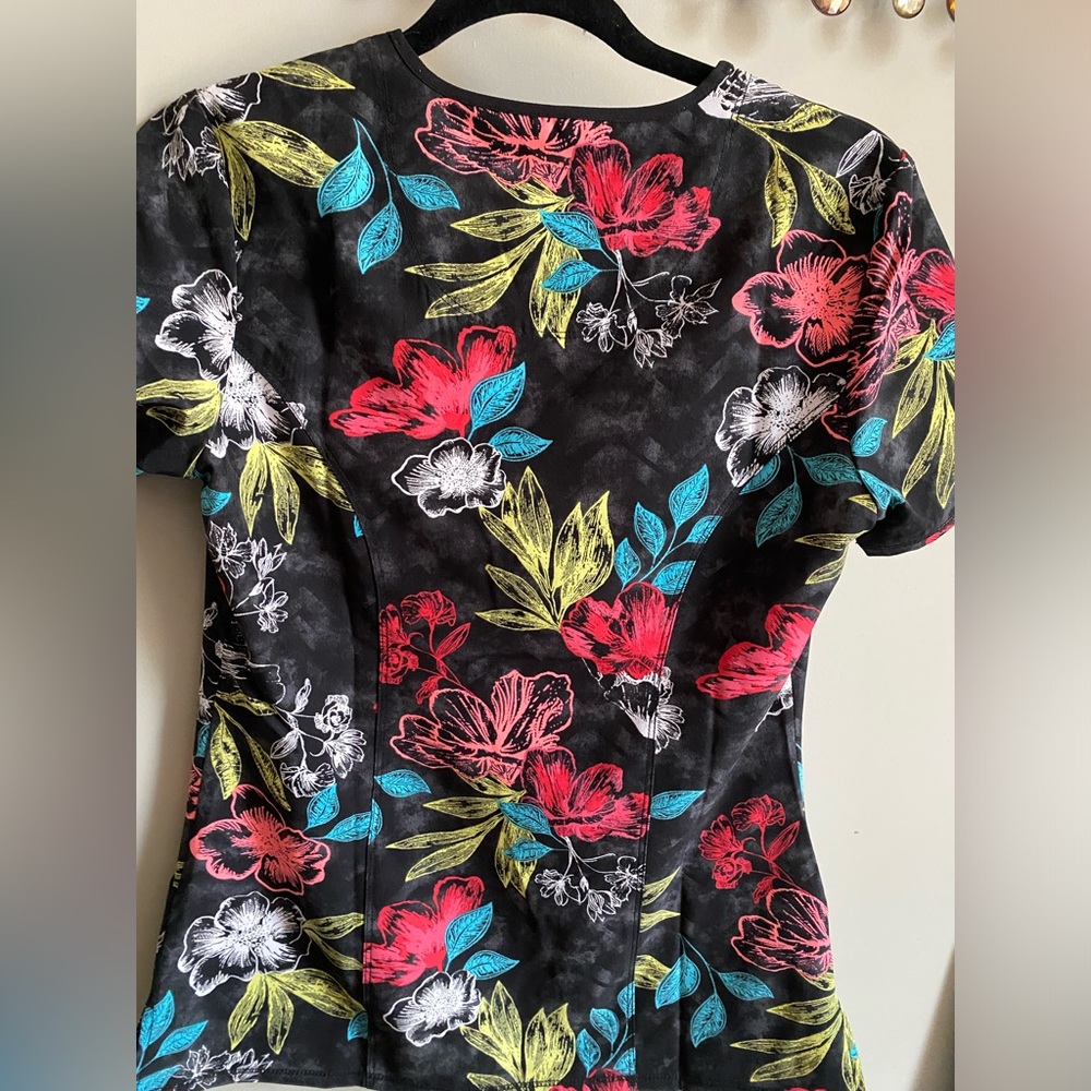 Cherokee infinity scrub top